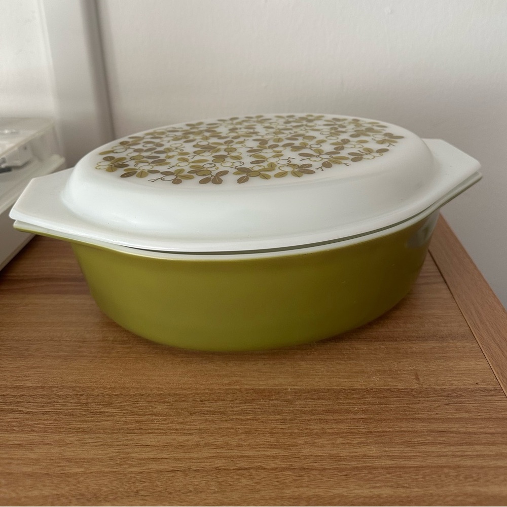 Pyrex 2.5 QT Verde Olive Casserole Dish